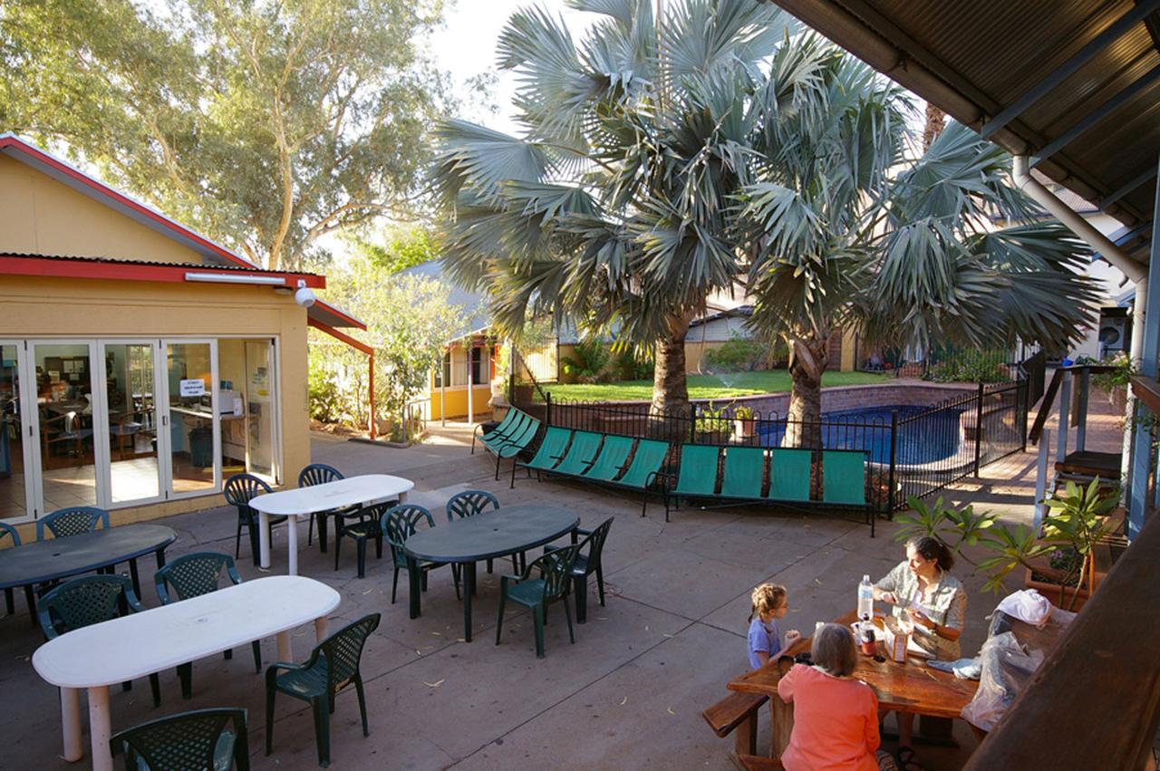 Yha Alice Springs Hostel Buitenkant foto