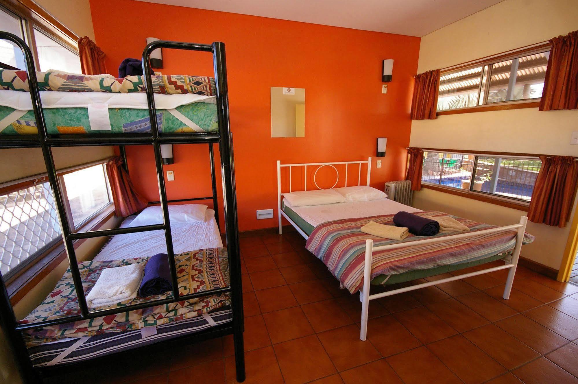 Yha Alice Springs Hostel Buitenkant foto