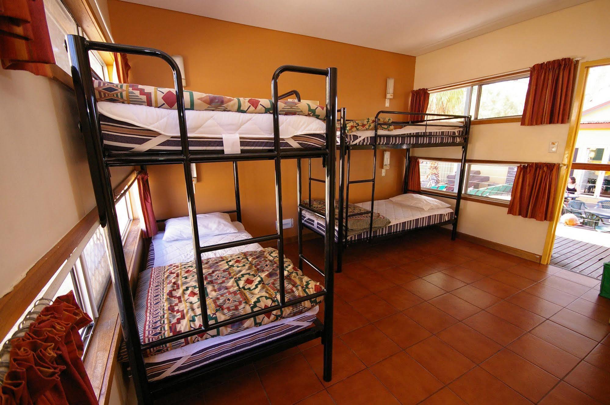 Yha Alice Springs Hostel Buitenkant foto