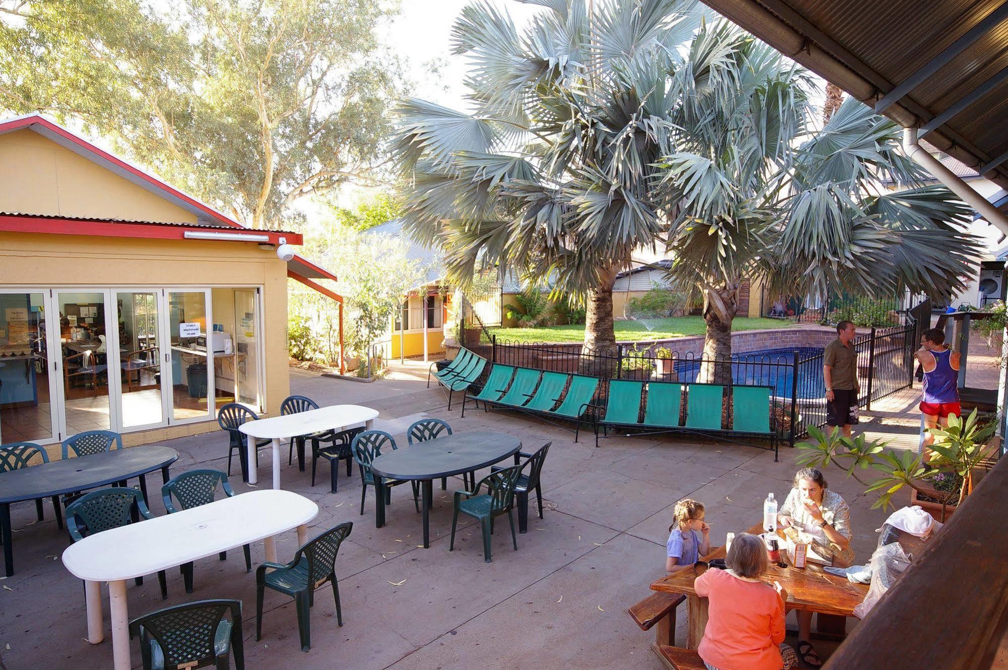 Yha Alice Springs Hostel Buitenkant foto
